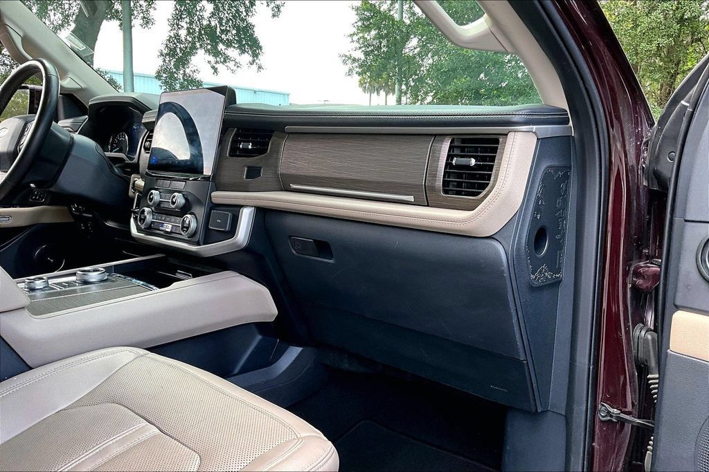 Used 2024 Ford Expedition Limited AWD/4WD image 24
