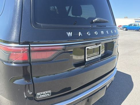 Used 2024 Jeep Wagoneer Series II w/ Flexible Seating Group RWD image 37