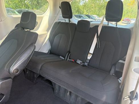 Used 2022 Chrysler Voyager LX FWD image 20