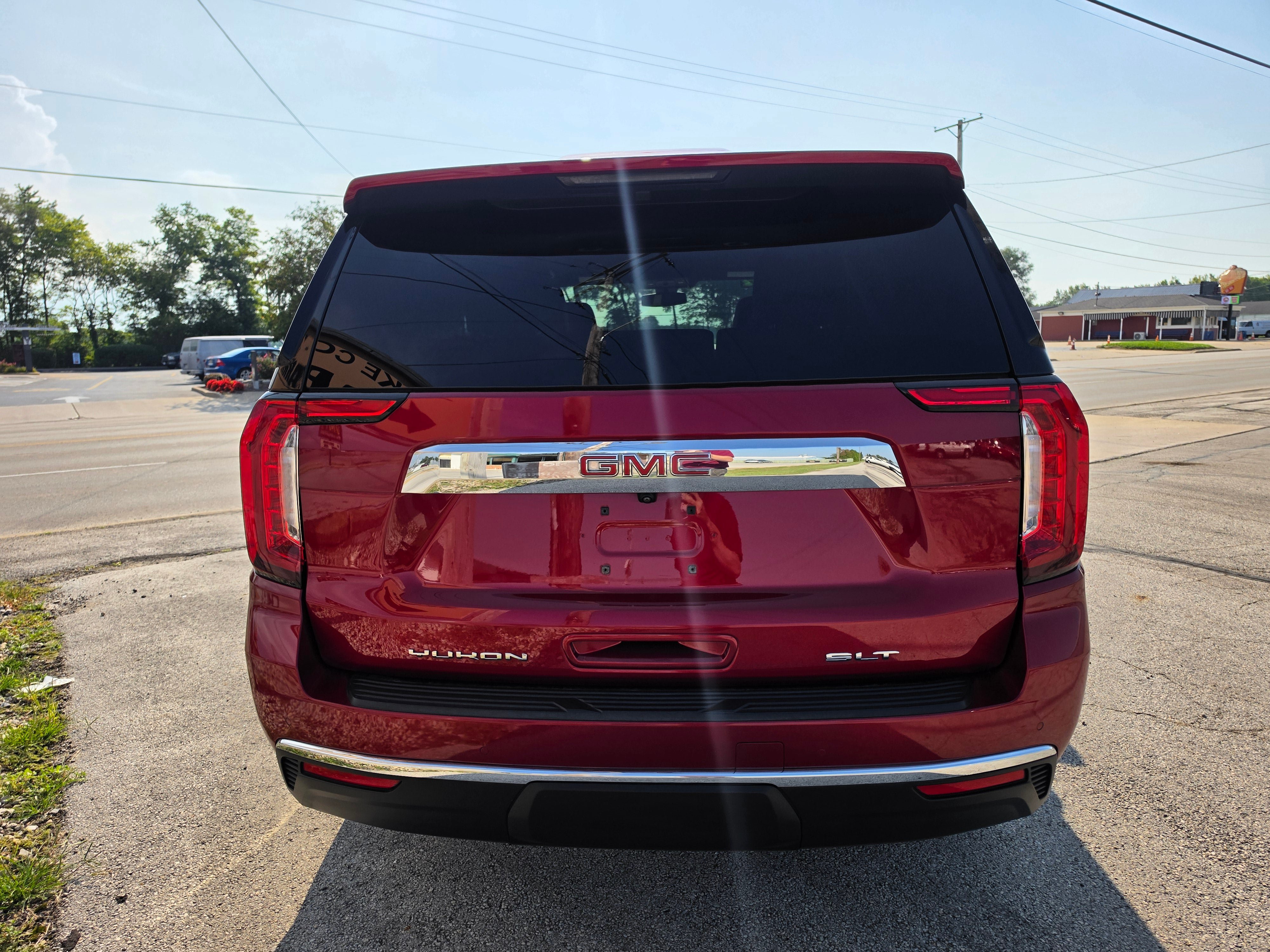 Used 2022 GMC Yukon SLT w/ SLT Luxury Package AWD/4WD image 5
