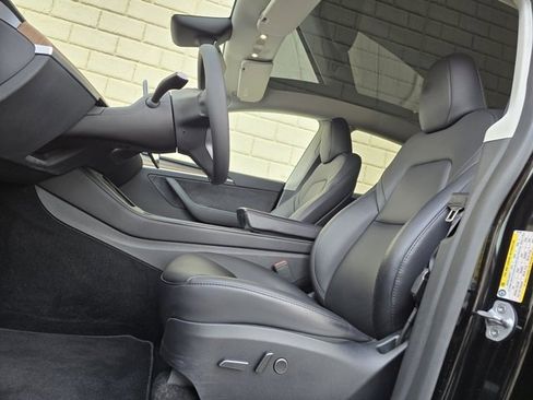 Used 2024 Tesla Model Y Long Range image 24