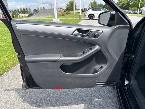 Used 2015 Volkswagen Jetta SE FWD image 22