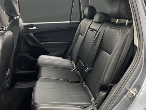 Used 2022 Volkswagen Tiguan SE AWD/4WD image 24