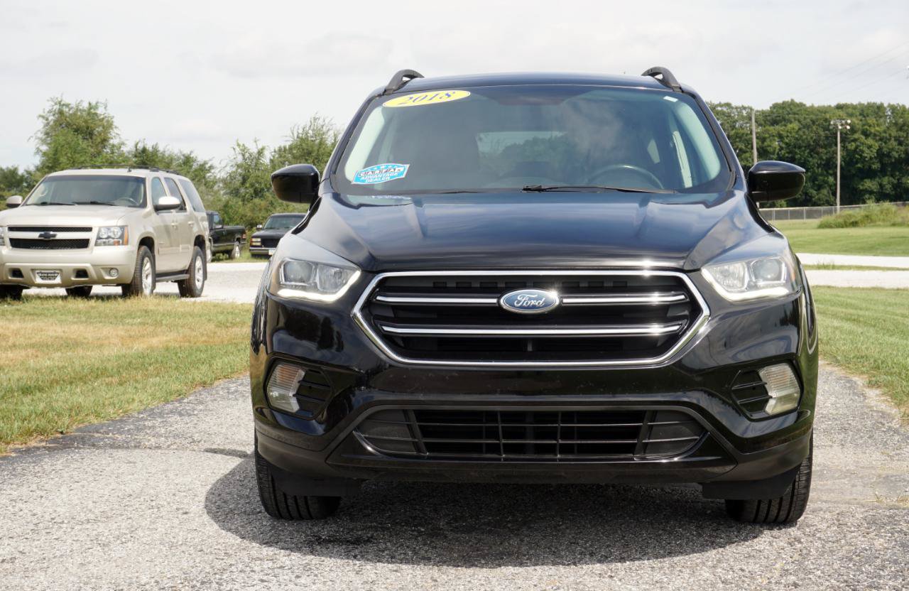 Used 2018 Ford Escape SE w/ SE Sport Appearance Package FWD image 3