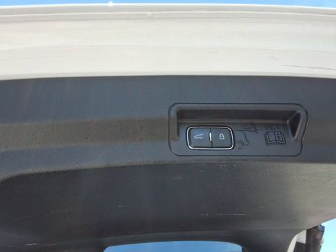 Used 2020 Ford Explorer XLT AWD/4WD image 24
