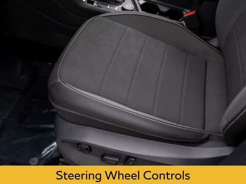 Used 2024 Volkswagen Taos SE image 17