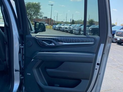 Used 2024 GMC Yukon XL Denali AWD/4WD image 9