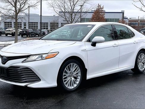 Used 2018 Toyota Camry XLE image 15