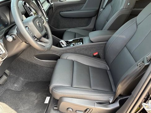 New 2025 Volvo XC40 B5 Ultra w/ Protection Package image 15