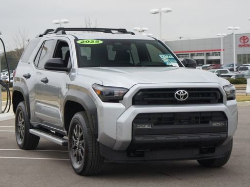 Used 2025 Toyota 4Runner SR5 image 2