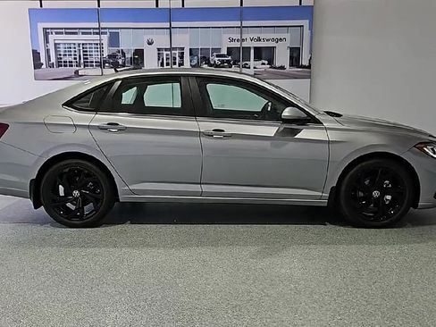 New 2026 Volkswagen Jetta SE FWD image 10