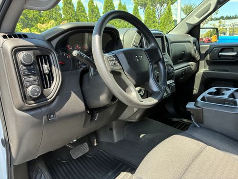 Used 2025 Chevrolet Silverado 1500 Custom Trail Boss AWD/4WD image 23