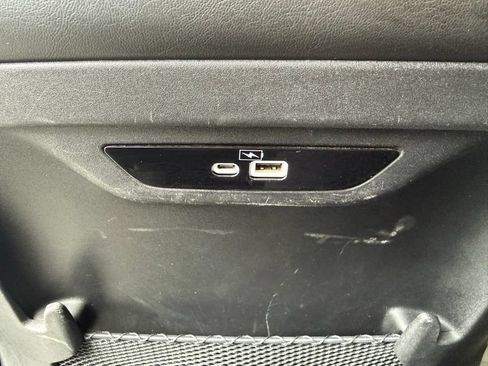 Used 2023 Chrysler Pacifica Touring-L FWD image 23