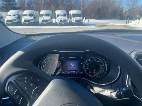 Used 2022 Jeep Cherokee Trailhawk image 5