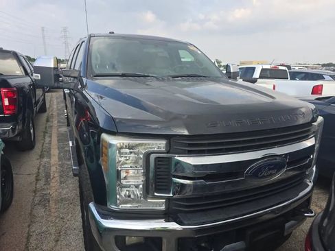 Used 2019 Ford F350 XLT w/ XLT Premium Package AWD/4WD image 3