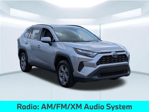 Used 2024 Toyota RAV4 XLE AWD/4WD image 9