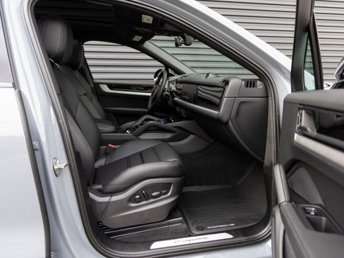 Certified 2026 Porsche Cayenne Coupe AWD/4WD image 34