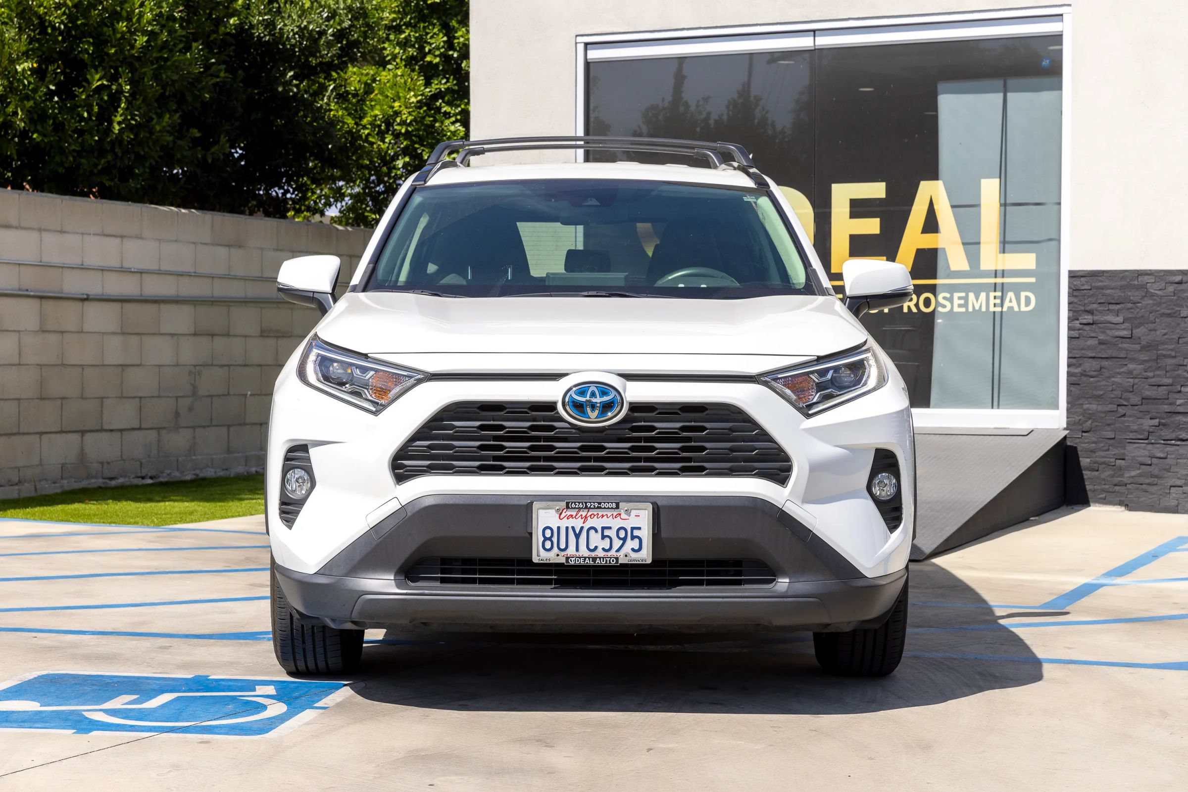 Used 2021 Toyota RAV4 XLE w/ XLE Grade Weather Package AWD/4WD image 4