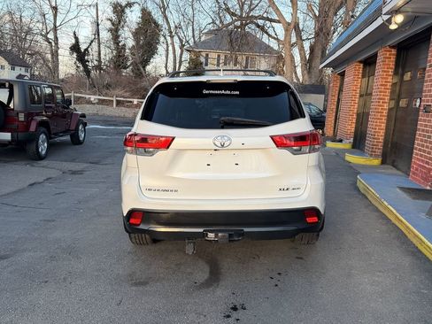 Used 2019 Toyota Highlander XLE image 4