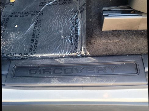 Used 2019 Land Rover Discovery SE image 19