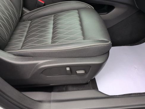 Used 2022 Buick Envision Avenir w/ Safety Package image 32