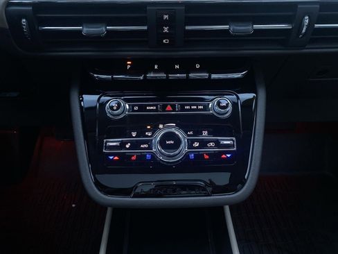 Used 2021 Lincoln Corsair AWD w/ Premium Package image 3