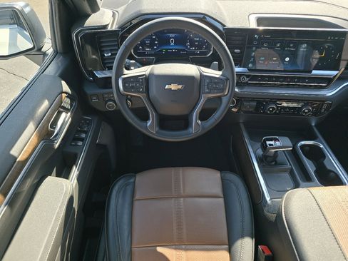 Used 2024 Chevrolet Silverado 1500 High Country image 38