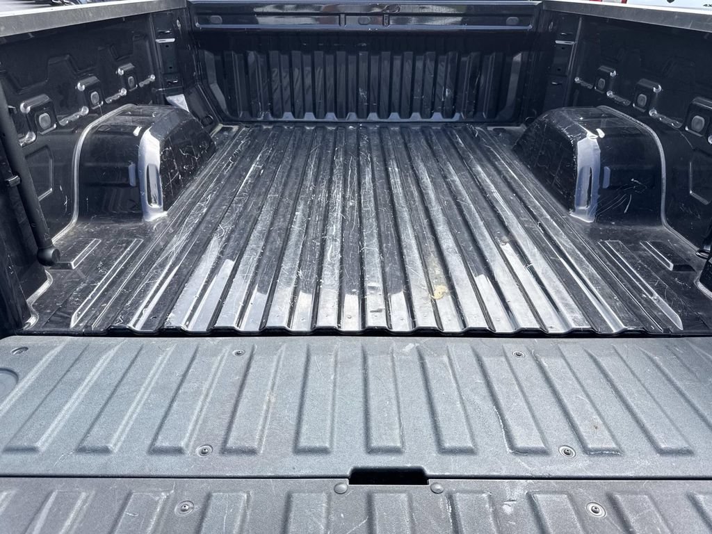 Used 2025 GMC Sierra 1500 SLT AWD/4WD image 12