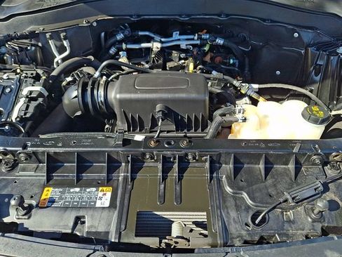 Used 2023 Ford Explorer XLT w/ Equipment Group 202A AWD/4WD image 28