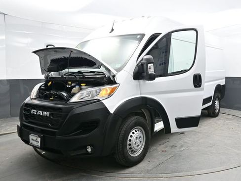 Used 2025 RAM ProMaster 2500 w/ Convenience Group image 39