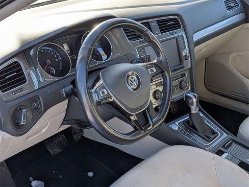 Used 2016 Volkswagen e-Golf SEL Premium image 11