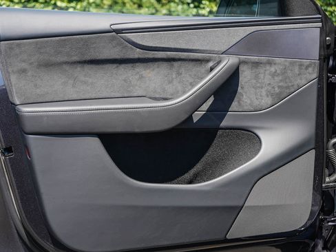 Used 2026 Tesla Model Y AWD image 18