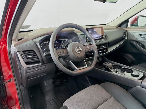Used 2023 Nissan Rogue SV AWD/4WD image 9