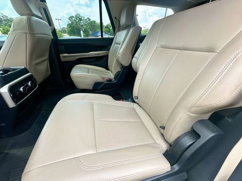 Used 2022 Ford Expedition XLT RWD image 4