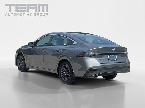 Used 2026 Nissan Sentra SV w/ SV Convenience Package FWD image 5