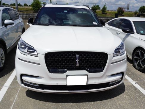 Used 2023 Lincoln Aviator Black Label Grand Touring w/ Class IV Trailer Tow Package AWD/4WD image 2