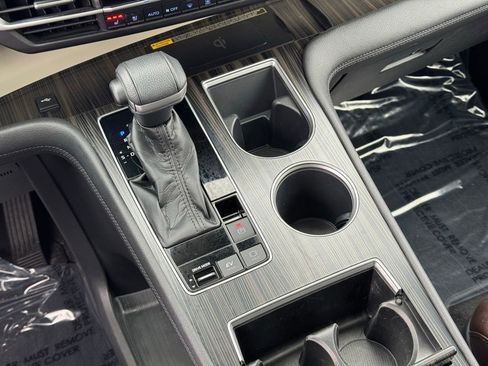 Certified 2021 Toyota Sienna Platinum image 26