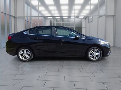 Used 2016 Chevrolet Cruze LT w/ Convenience Package FWD image 9