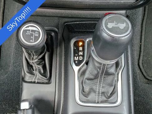 Used 2022 Jeep Wrangler Unlimited Sahara w/ LED Lighting Group AWD/4WD image 17