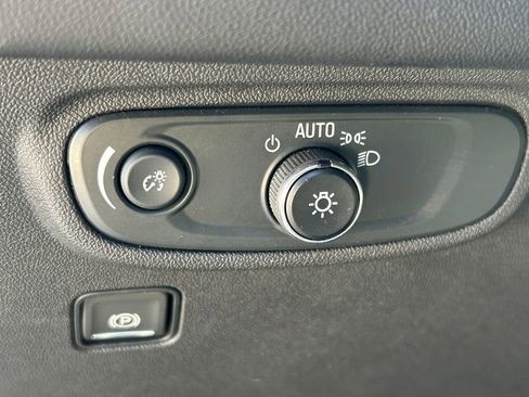 Used 2024 GMC Terrain SLE image 24