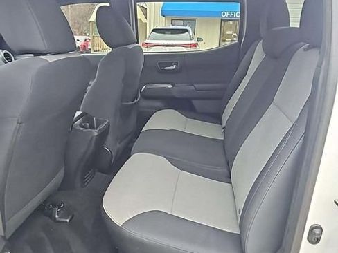 Used 2020 Toyota Tacoma TRD Off-Road image 11