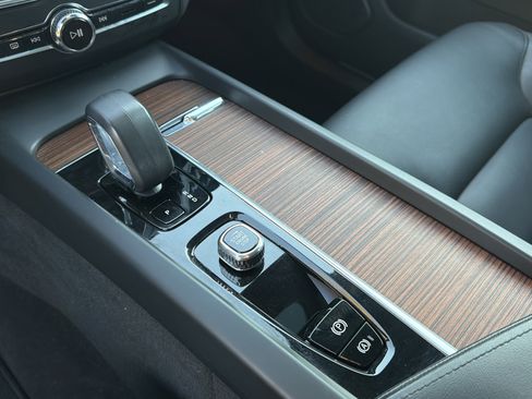 Certified 2023 Volvo XC60 B5 Plus w/ Protection Package image 26