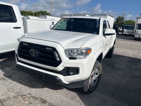 Used 2023 Toyota Tacoma SR image 3