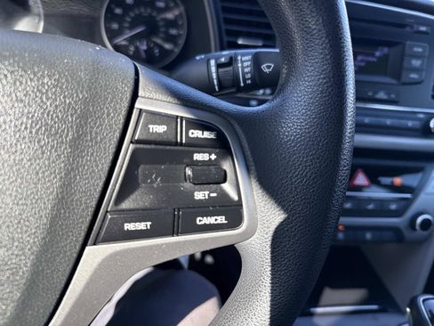 Used 2017 Hyundai Elantra SE image 28
