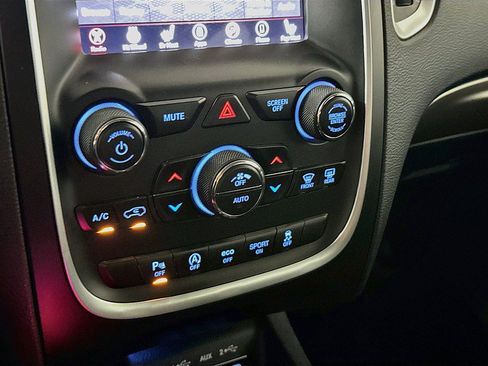 Used 2019 Dodge Durango SXT AWD/4WD image 16