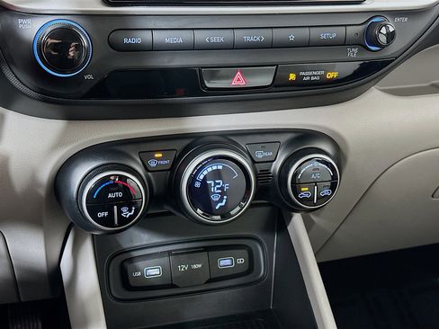 Used 2022 Hyundai Venue SEL image 15