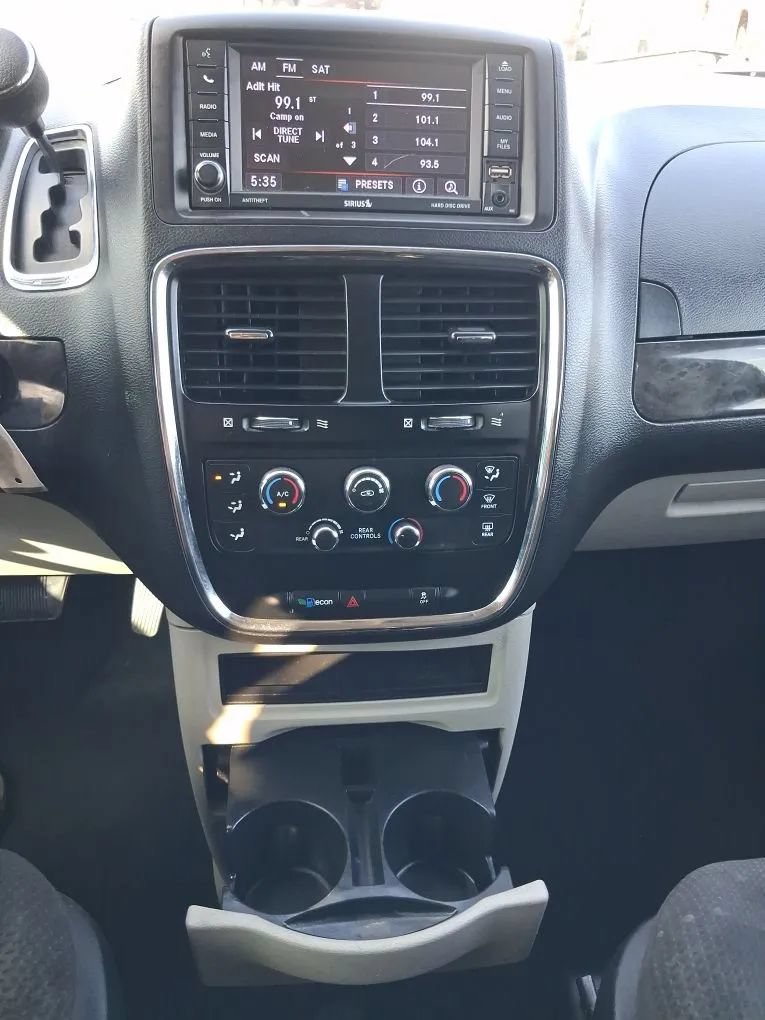 Used 2018 Dodge Grand Caravan SE w/ UConnect Hands-Free Group FWD image 22