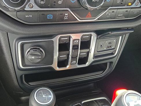 Used 2024 Jeep Wrangler High Altitude AWD/4WD image 29