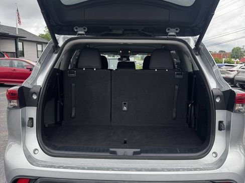 Used 2021 Toyota Highlander LE FWD image 8