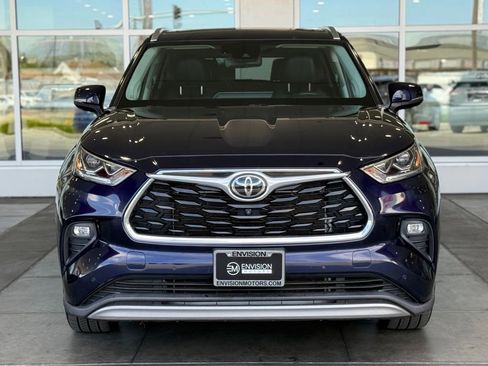 Used 2022 Toyota Highlander Platinum image 4